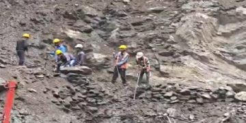केदारनाथ यात्रा मार्ग पर फिर आफत! चीरबासा में मलबा-पत्थर गिरने से रास्ता बंद, गौरीकुंड में रोके गए यात्री