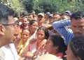 श्रीनगर में गुलदार के हमले से महिला की मौत के बाद फूटा ग्रामीणों का गुस्सा, हाईवे पर लगाया जाम
