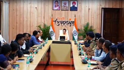 CM धामी की अध्यक्षता में हाईलेवल बैठक, सभी जिलाधिकारियों और वरिष्ठ पुलिस अधिकारियों की मौजूदगी में अहम मुद्दों पर चर्चा
