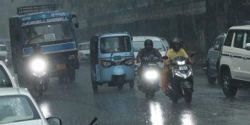 उत्तराखंड में मानसून की विदाई के बाद भी बारिश का कहर जारी! तापमान में गिरावट से बढ़ी ठंड, खराब मौसम के चलते केदारनाथ हेली सेवा बंद