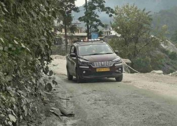 बदरीनाथ हाईवे की बदहाल हालत से बढ़ी परेशानी, ज्योतिर्मठ में जगह-जगह गड्ढे और संकरा रास्ता! तीर्थयात्रियों की मुश्किलें बढ़ीं