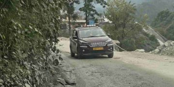 बदरीनाथ हाईवे की बदहाल हालत से बढ़ी परेशानी, ज्योतिर्मठ में जगह-जगह गड्ढे और संकरा रास्ता! तीर्थयात्रियों की मुश्किलें बढ़ीं