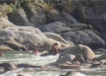 टिहरी में बड़ा हादसा! सेंट्रो कार बालगंगा नदी में गिरी, एक व्यक्ति का शव बरामद, दूसरा लापता