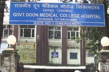 दून अस्पताल के ENT डॉक्टरों का कमाल! 6 साल के बच्चे की सांस नली से निकाला प्लास्टिक का टुकड़ा, कांच से गले में गहरा घाव झेल रही महिला की भी बचाई जान