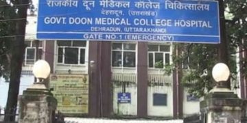 दून अस्पताल के ENT डॉक्टरों का कमाल! 6 साल के बच्चे की सांस नली से निकाला प्लास्टिक का टुकड़ा, कांच से गले में गहरा घाव झेल रही महिला की भी बचाई जान