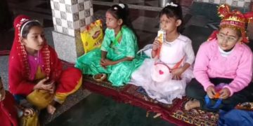 अष्टमी-नवमी पर मां दुर्गा की विशेष पूजा, कन्याओं को भोजन कर लिया आशीर्वाद; मंदिरों में उमड़ी श्रद्धालुओं की आस्था