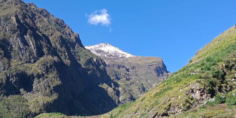 उत्तराखंड में सुबह-शाम बढ़ने लगी ठंड, दिन में खिल रही चटक धूप!