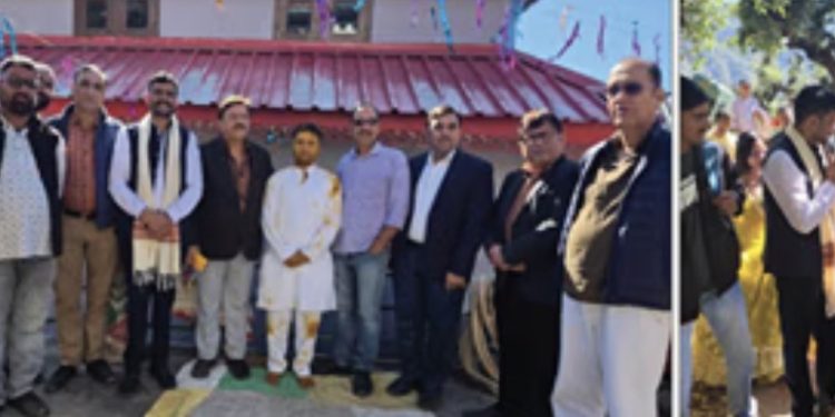 सात फेरों के बाद 7 किलोमीटर पैदल सफर! दुल्हन को कच्चे रास्तों से पहुंचना पड़ा ससुराल, सड़क और मोबाइल नेटवर्क को तरस रहा उत्तराखंड का गांव