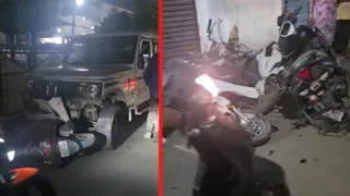 देर रात तेज रफ्तार बोलेरो का कहर! 5 स्कूटी और 2 बाइक को मारी टक्कर, युवक घायल, चार लोग फरार