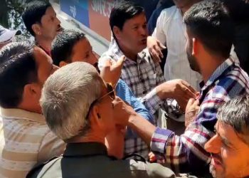 मसूरी में टैक्सी यूनियन कार्यालय में मारपीट और तोड़फोड़ का आरोप!