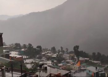 उत्तराखंड में फिर बदलेगा मौसम! 7 जिलों में बारिश का अलर्ट, ऊंचाई वाले इलाकों में बर्फबारी के आसार