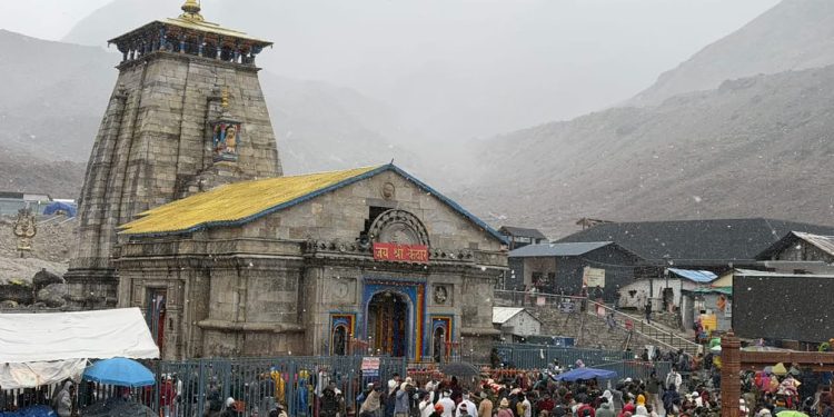 उत्तराखंड में मौसम ने बदली करवट! यमुनोत्री-केदारनाथ में बर्फबारी, 5 जिलों में बारिश का अलर्ट