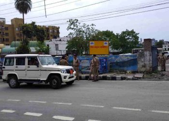 देहरादून में CCTV ने खोला मौत का राज! साथी को धक्का देकर गिराया, मारपीट के बाद सड़क पर छोड़कर फरार