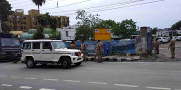 देहरादून में CCTV ने खोला मौत का राज! साथी को धक्का देकर गिराया, मारपीट के बाद सड़क पर छोड़कर फरार