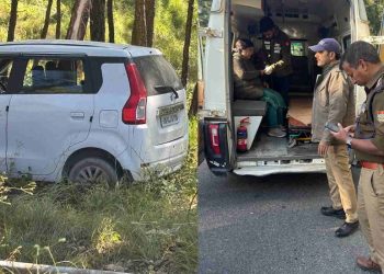 टिहरी में बड़ा हादसा! 50 मीटर गहरी खाई में गिरी वैगनआर, पेड़ पर अटकी कार; दंपति घायल