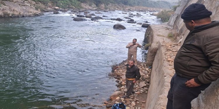 बागेश्वर में तीन घटनाओं से मचा हड़कंप, महिला लापता, गोमती नदी के पास मिला सरकारी क्लर्क का शव
